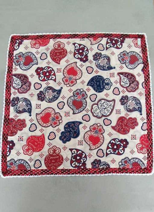 Toalha de Mesa Típica Portuguesa – Corações de Viana