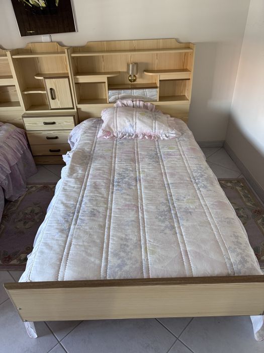 Conjunto de Quarto – 2 Camas Individuais com Colchão e Luz Incluídos