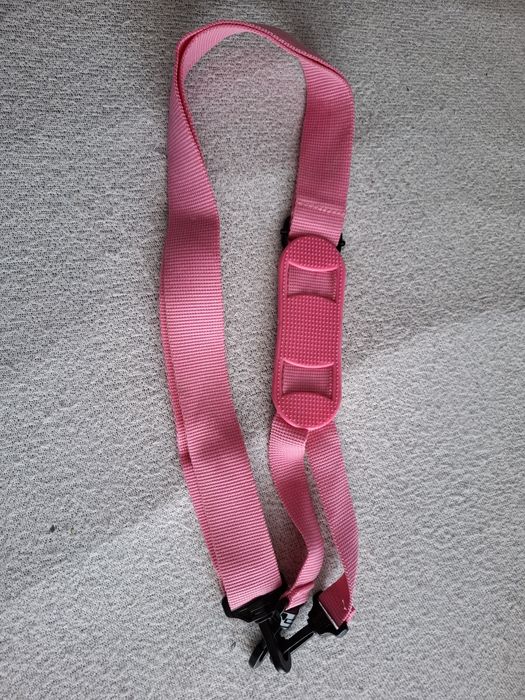 Pas do torby różowy.