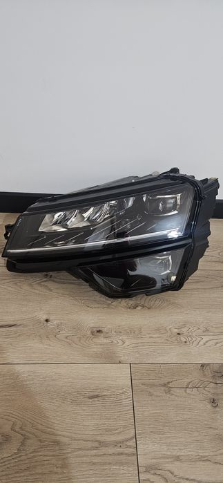 SKODA KAROQ Lampa Full Led Lewa Przód