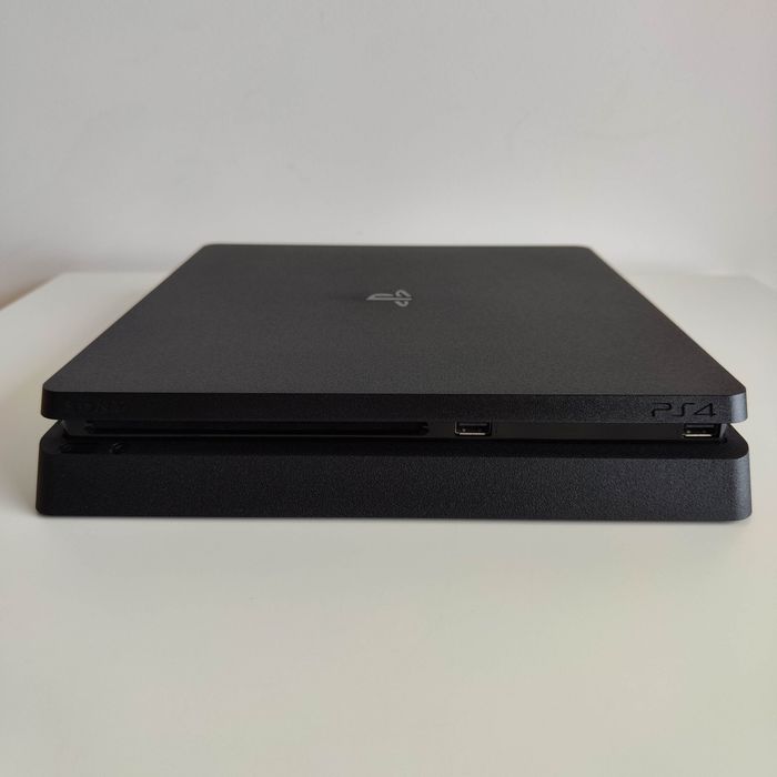 Consola Playstation 4 Slim + 2 comandos