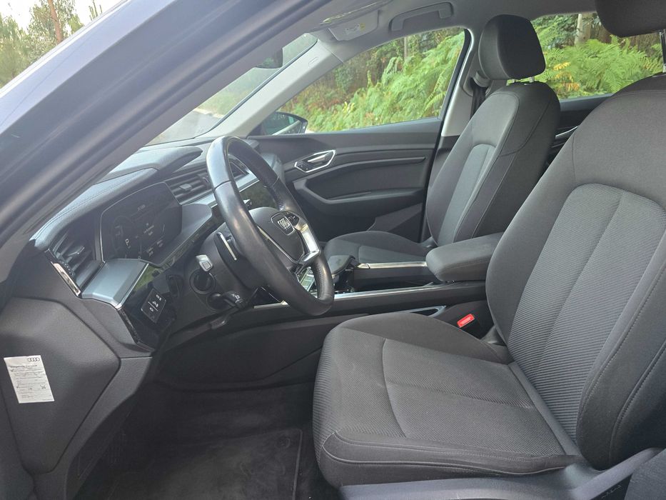 Audi e-tron 50 Quattro | 331 cv | 123.000km | Cinza Manhattan Metálico | Dezembro 2020