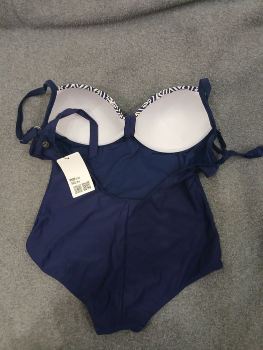 Продам купальник суцільний