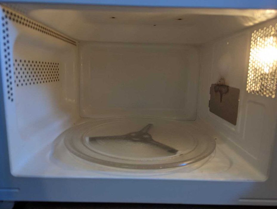 Мікрохвильова піч Whirlpool MWD 121 SL