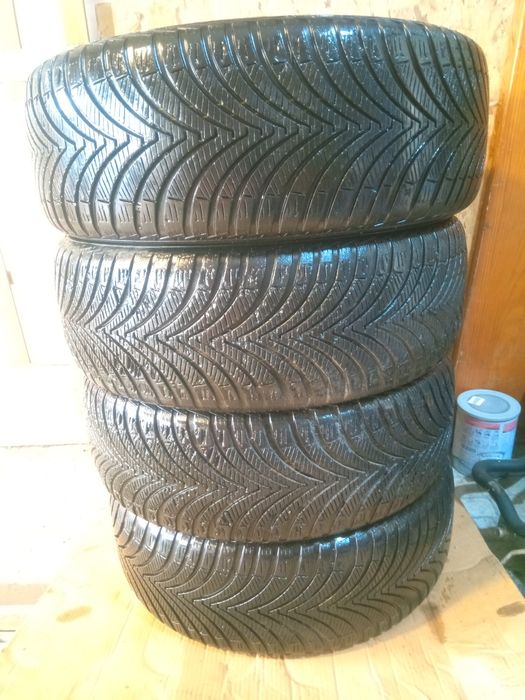 Vendo pneus 215/50/17 e 205/50/17