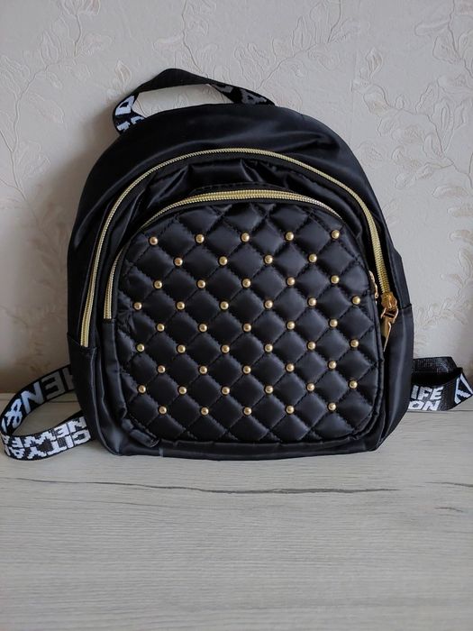Рюкзак жіночий чорний з золотим