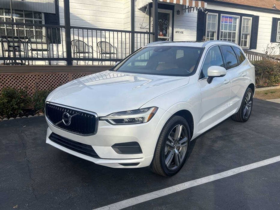 Volvo XC60 T5 Momentum      2020