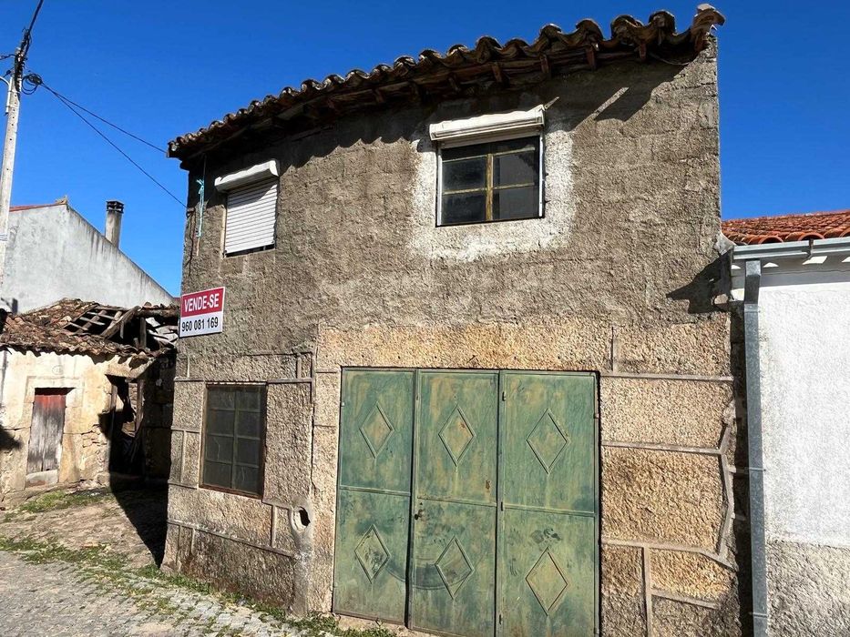 Casa na aldeia para reabilitar Cogula Trancoso