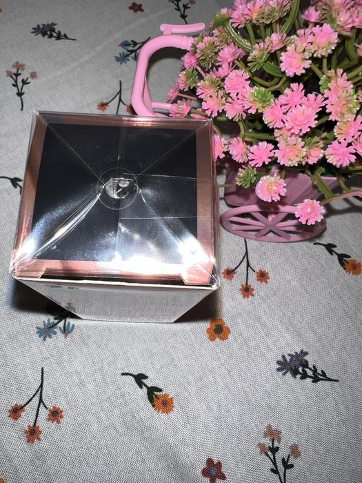 Cacharel Yes I am Glorious woda perfumowana kształt szminki