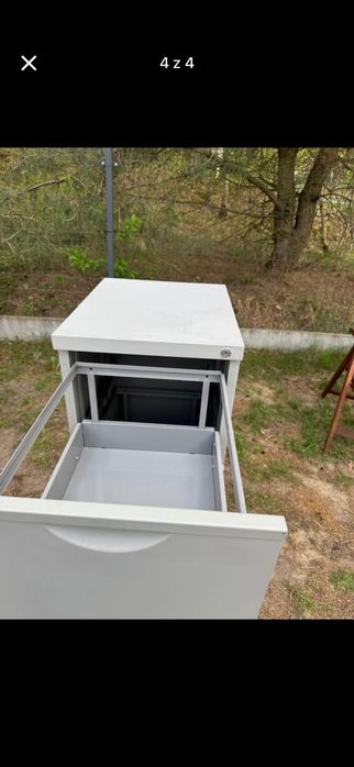 Sprzedam szafkę metalową bisley