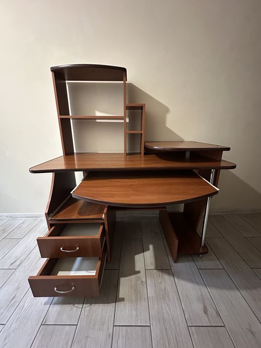 Стіл письмовий, компьютерний, стол. Стілець крісло