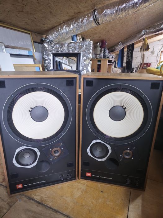 Potężne kolumny JBL 43111WX