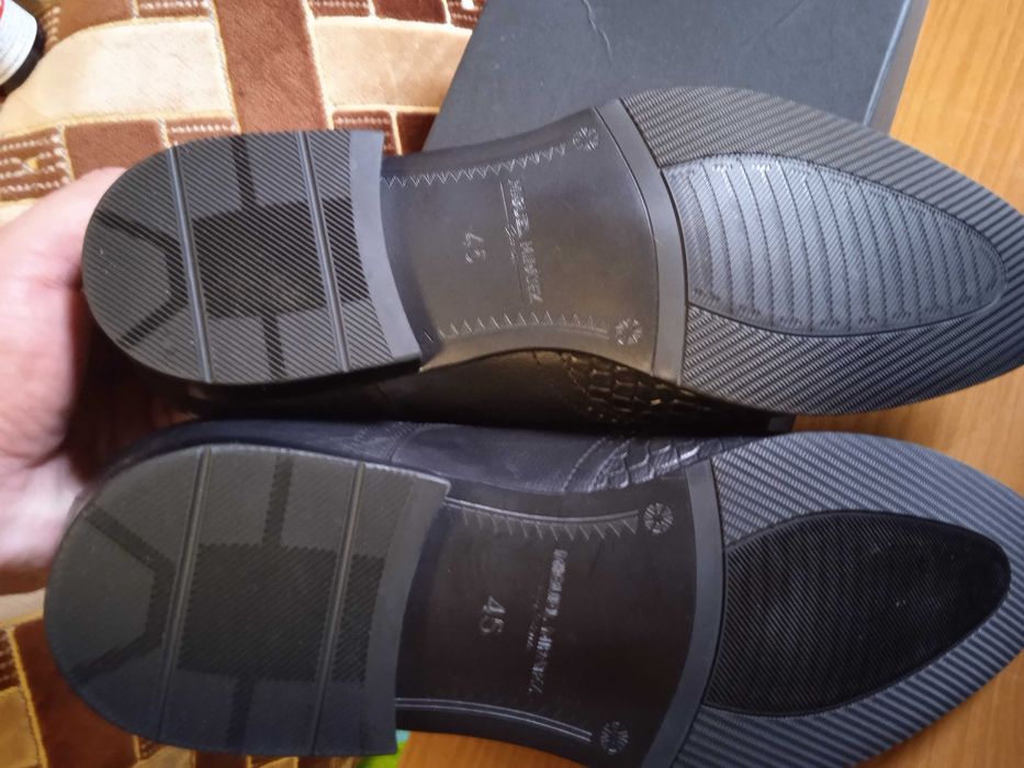 Це взуття я покупав у бутіку,жодного разу їх не взував.