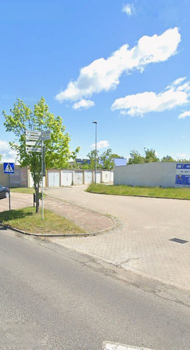 Polkowice  Garaż na ul. Kolejowej  Zapomnij o szukaniu miejsca!
Inwestycja lub Wygoda: Murowany garaż, ul. Kolejowa (Centrum Polkowic)