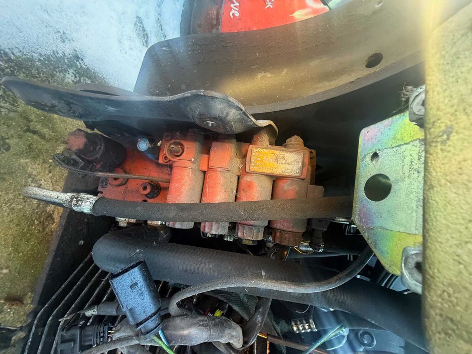 części wózek widłowy elektryczny LINDE E40 E50 388 seria rozdzielacz