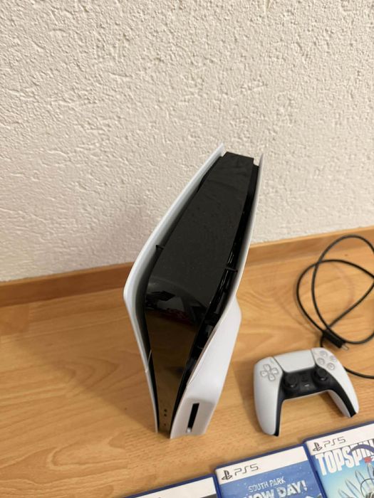 PlayStation 5 (825GB) + 3 jogos