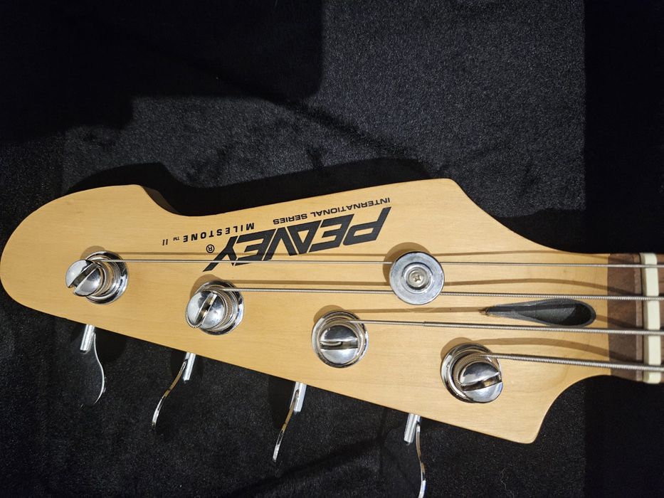 gitara basowa Peavey Milestone II, bass
