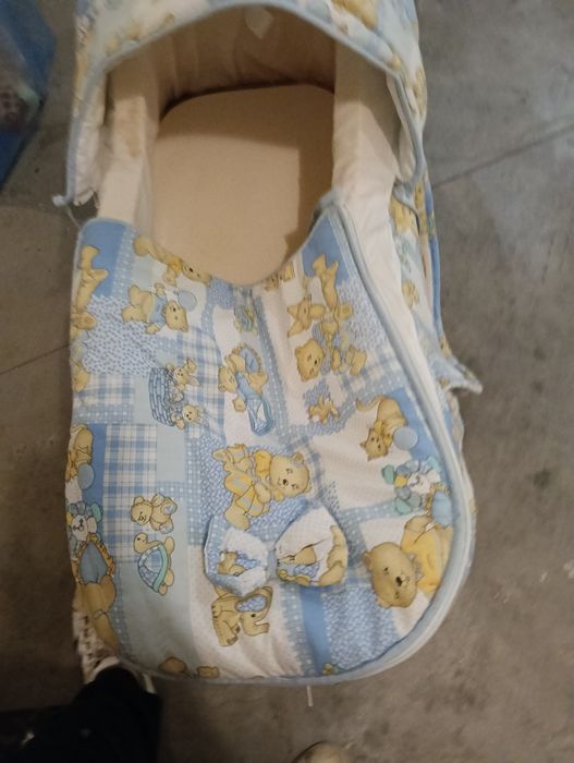 Alcofa de tecido para bebê com suporte