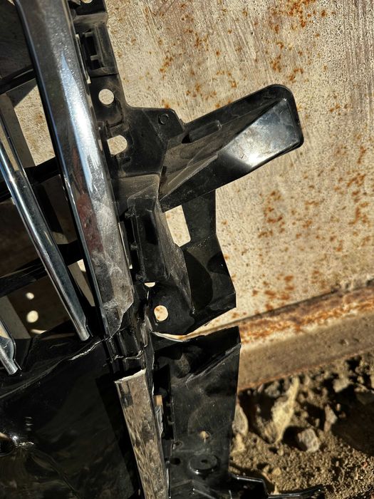 Решітка радіатора Audi Q5 8R 13-17 емблема 8R0853651S оригінал