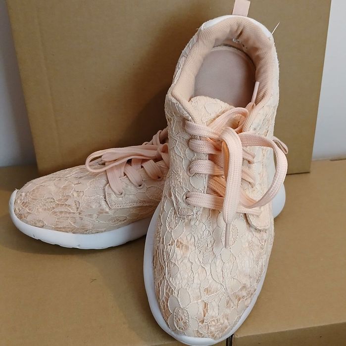 Buty sportowe damskie