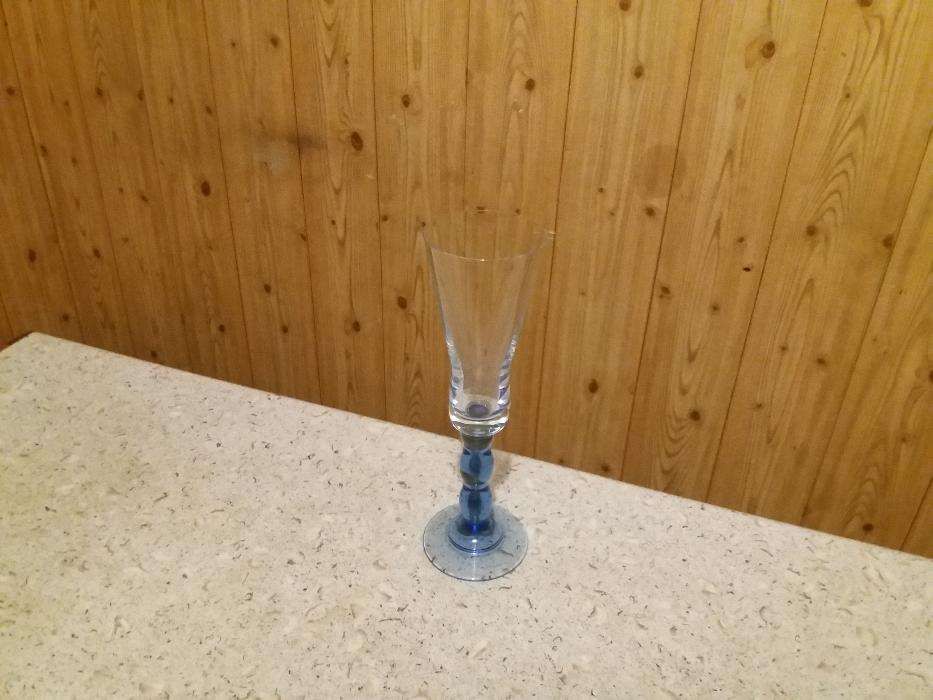 Бокал стеклянный