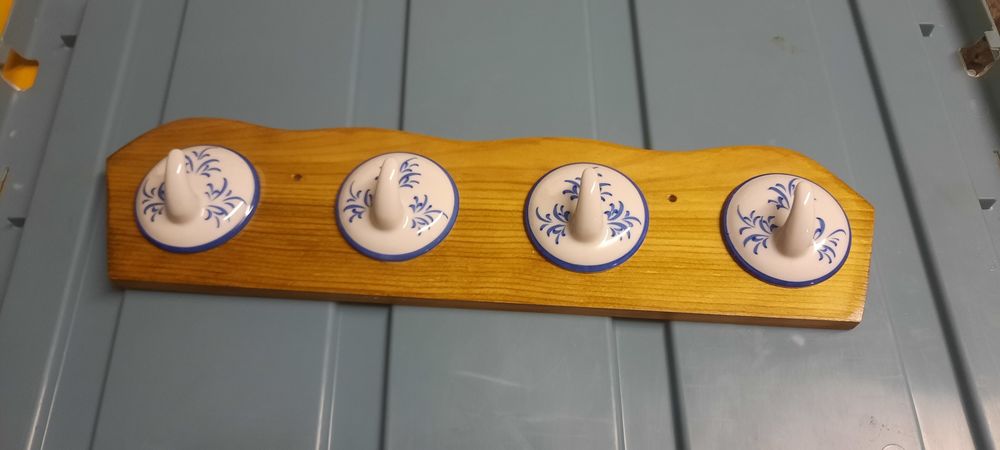 Cabide cozinha loiça e madeira