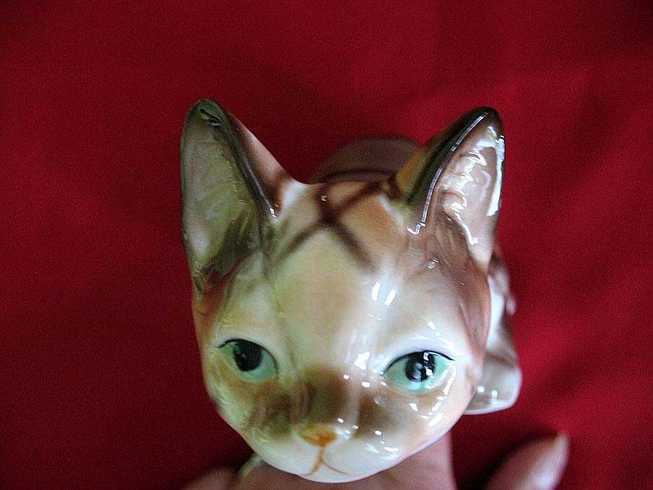 Kot - piękny, przyczajony - Figurka - ceramika - 5 x 14 x 6 cm