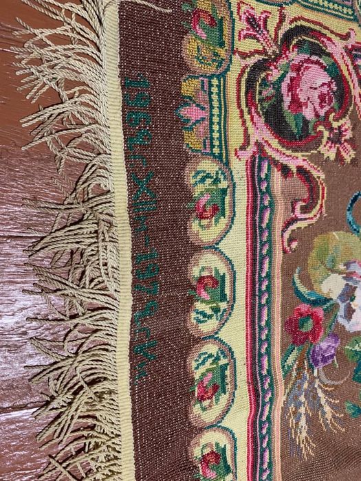 Ковер гобелен ручной работы вышитый