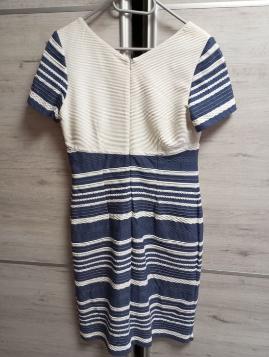 Elegancka sukienka w paski rozmiar 42