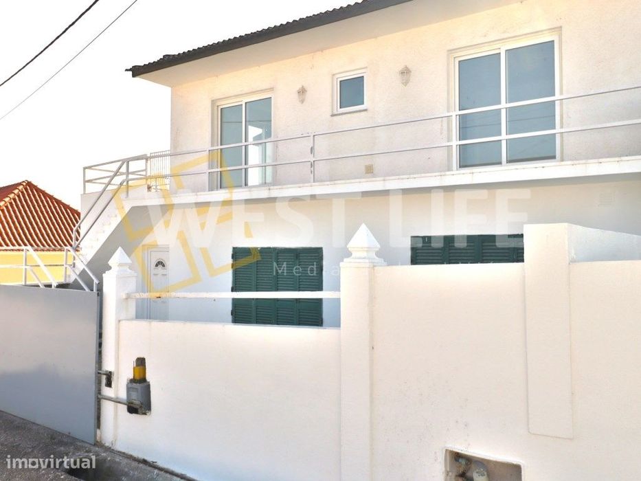 Moradia T3+3 com amplos estúdios - Terraço e churrasqueira -Ótima e...