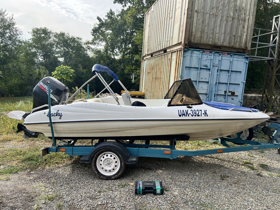 Човен Lucky чудовий варінт для відпочинку