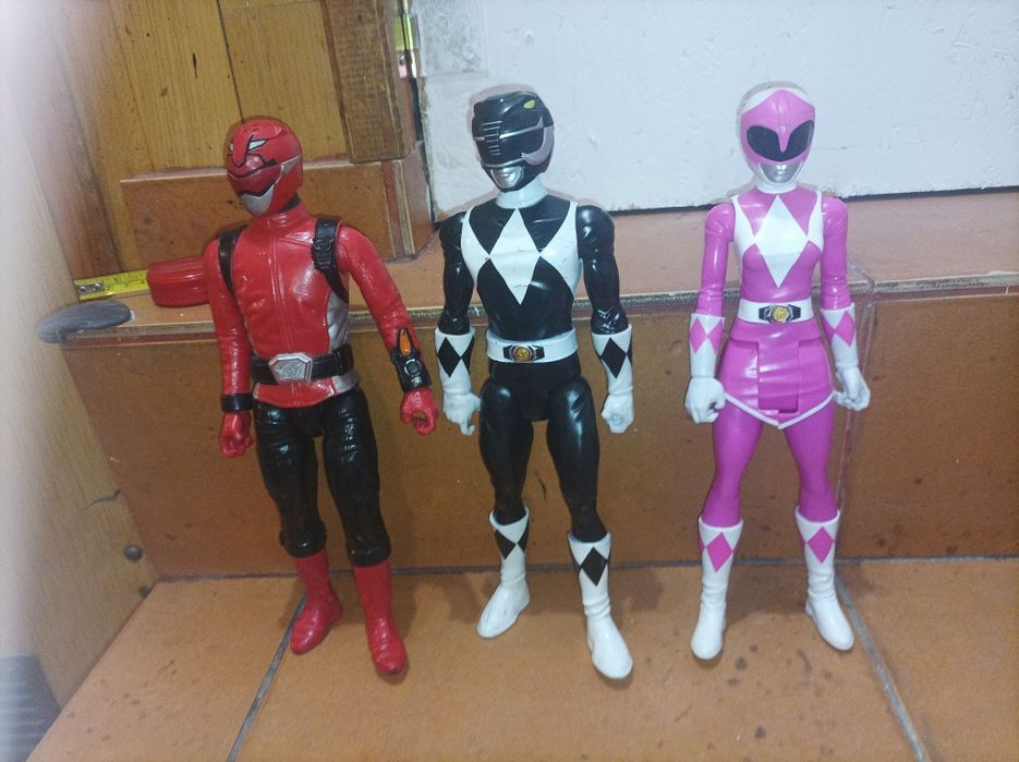 14 figurek vintsge superbohaterów Marvel od Hasbro ok 30 cm