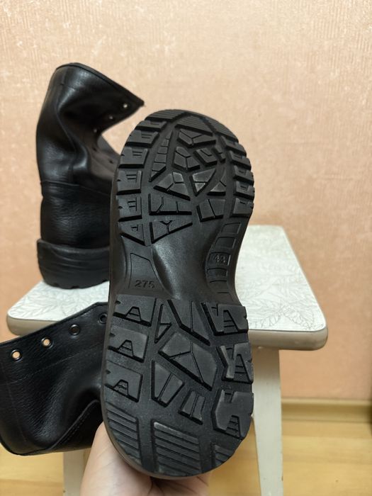 Черевеки , берці 43 розміру чорні