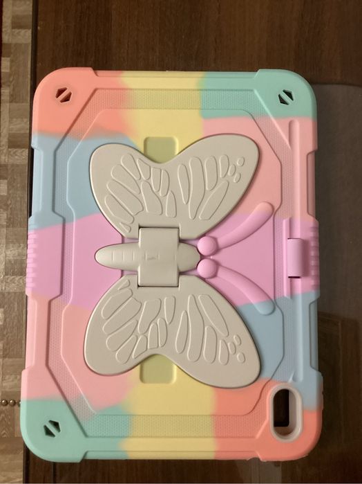 Продаются два чехла на айпад 10,9 и 10,2 дюйма