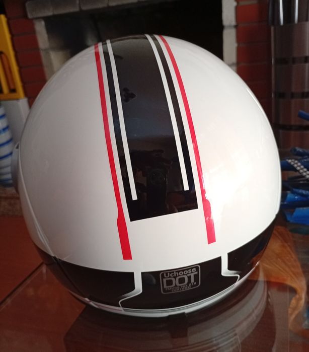 Capacete aberto com viseira e óculos