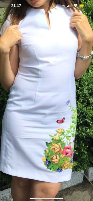 Вишита сукня бісером