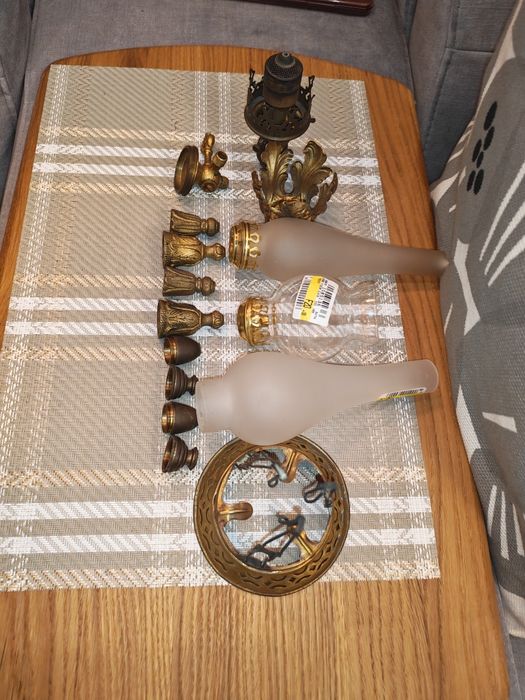 Kominki, części do lampy naftowej i świecznika