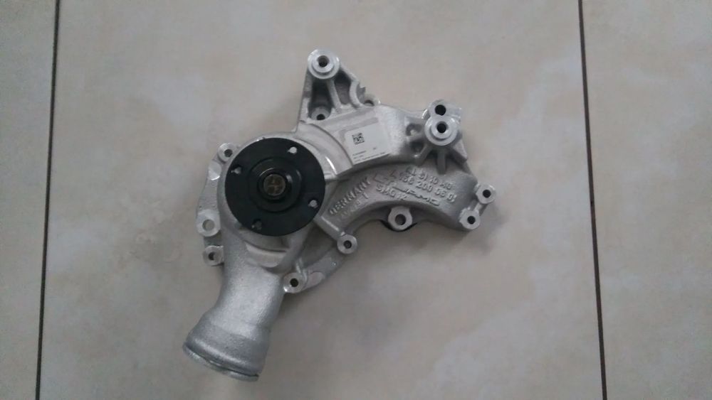 Pompa wody Mercedes 63 AMG 204 212 164 230 221 219   1562000601 1562000501