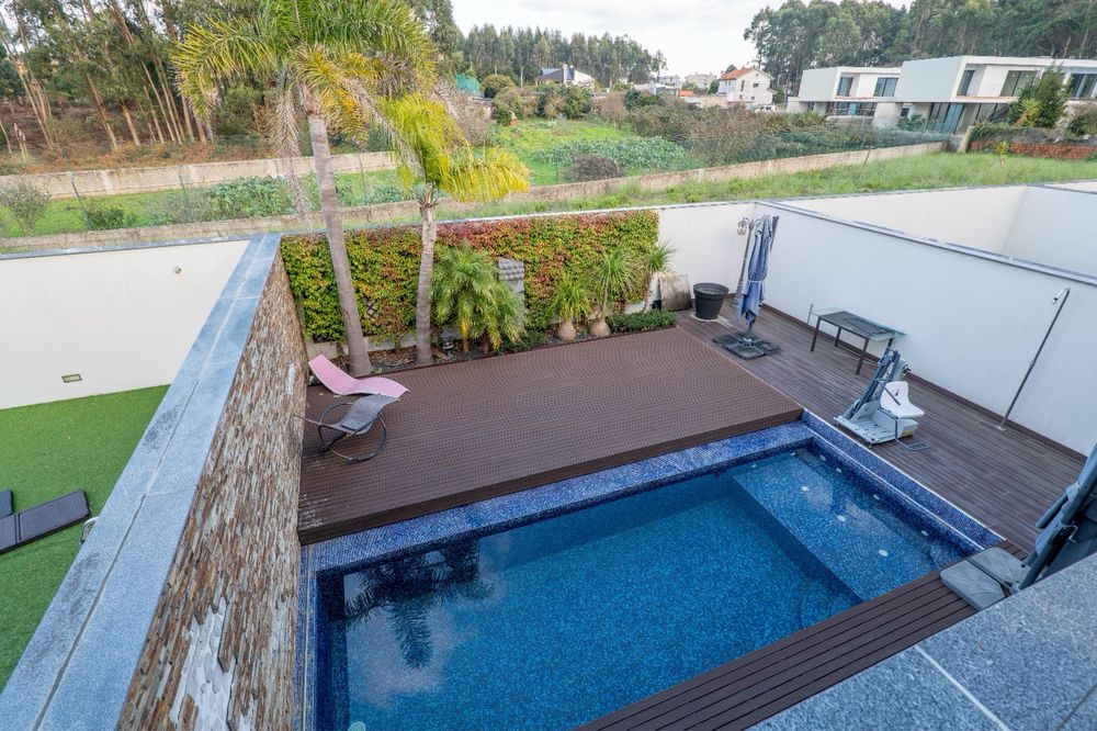 Moradia de Luxo com Piscina na Madalena