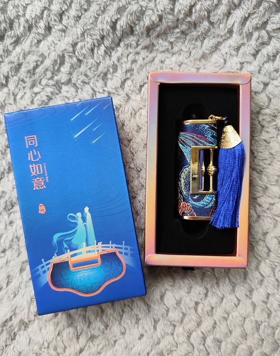 Pomadka, szminka, czerwień mat, koreańskie kosmetyki, prezent