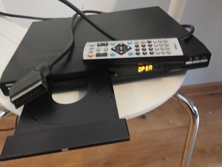 Odtwarzacz DVD Easy Touch ET-612HD, pilot, kabel Euro