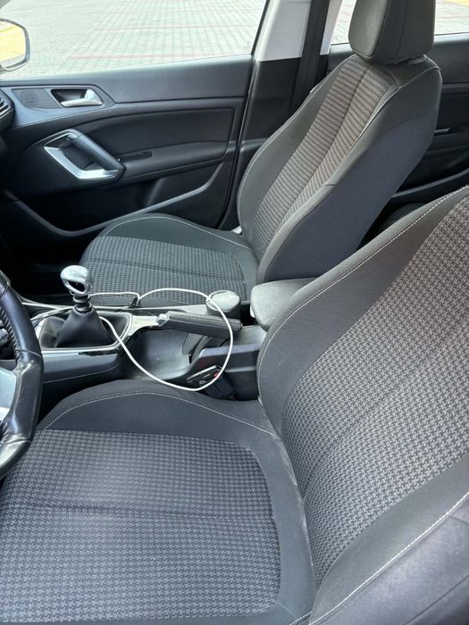 Peugeot      308