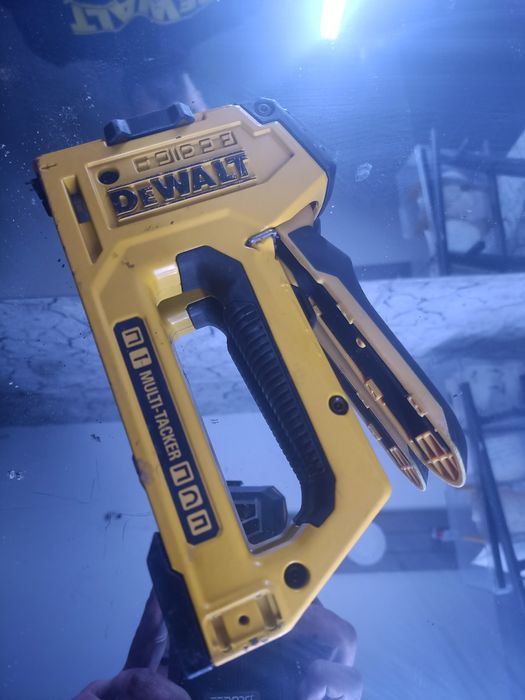 Zszywacz tapicerski DeWalt DWHT0-TR510