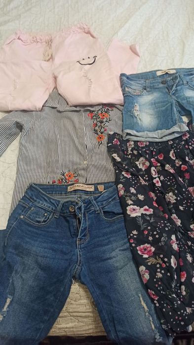 Отдам бесплатно вещи на девочку разные