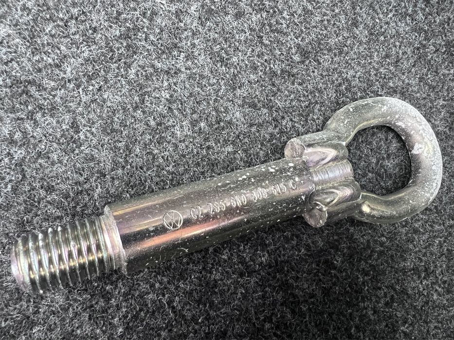 Крюк Skoda, Volkswagen, Audi оригинал.