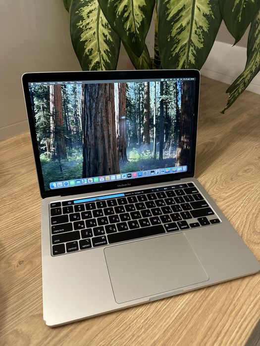 Macbook pro 2020 13 cali i5