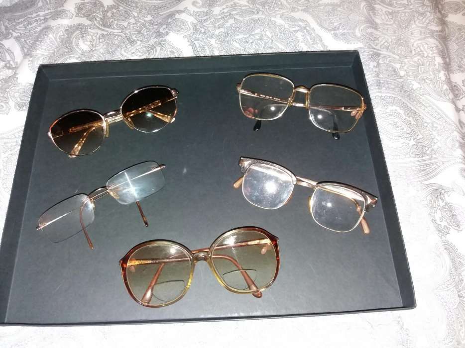 Armaçoes de oculos de marcas variadas