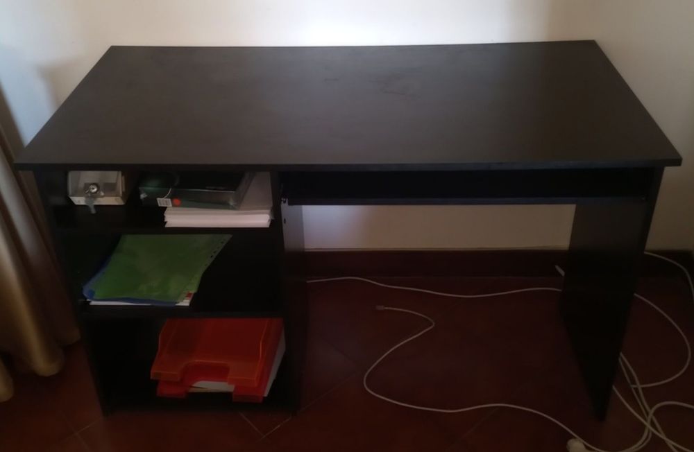 Secretaria em óptimo estado
