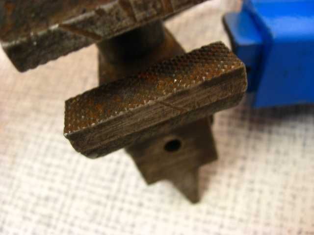 маленькие тиски (губки 40-50 мм)