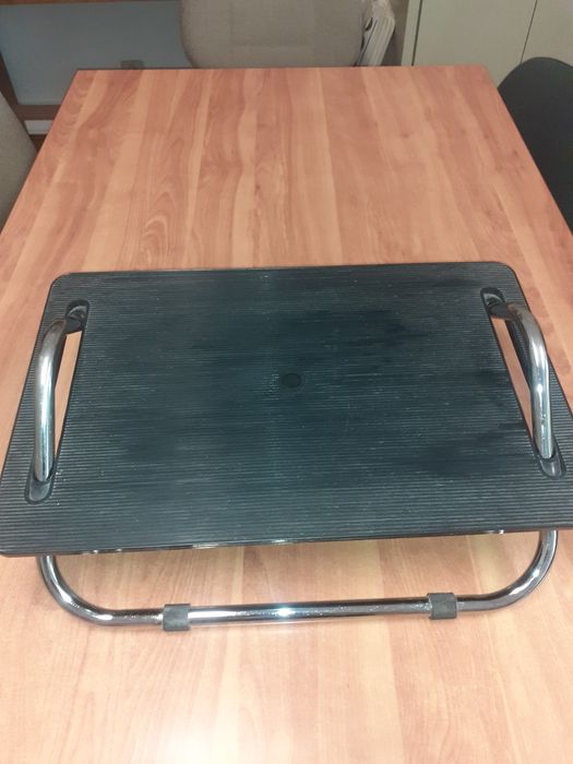 Suporte / aooio para os pés. Ikea